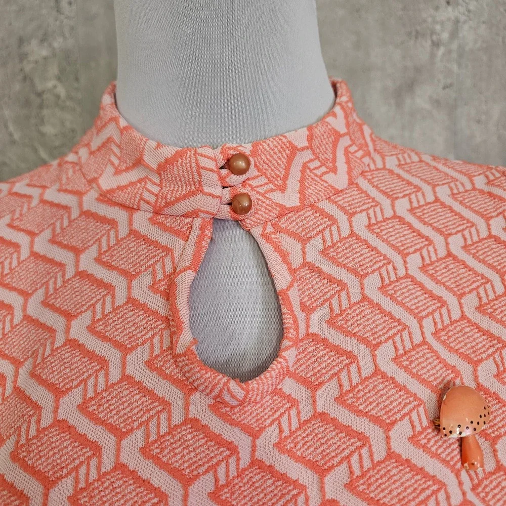 Vintage 60s Mod Peach Geometric Double Knit Shift Dress Mushroom Pin Mod GoGo - Picture 4 of 12